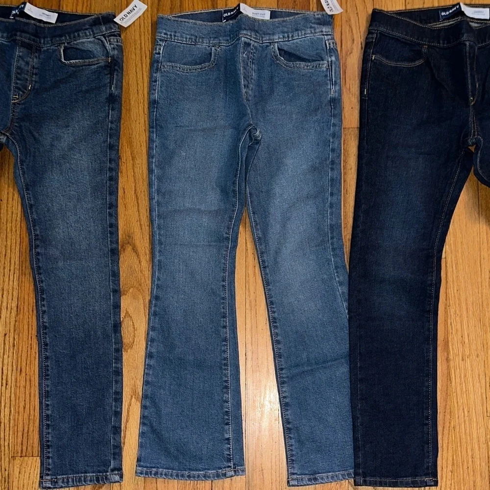 Old Navy girls pull on Slim Jeans in Light and Dark Blue